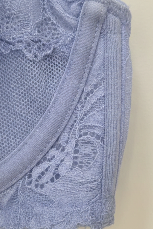 KATIANA - חזייה תחרה ללא ריפוד - detail closeup