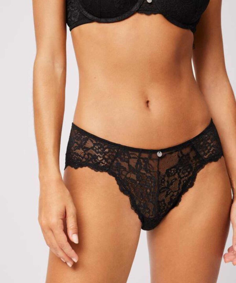 תחתוני תחרה ברזילאית