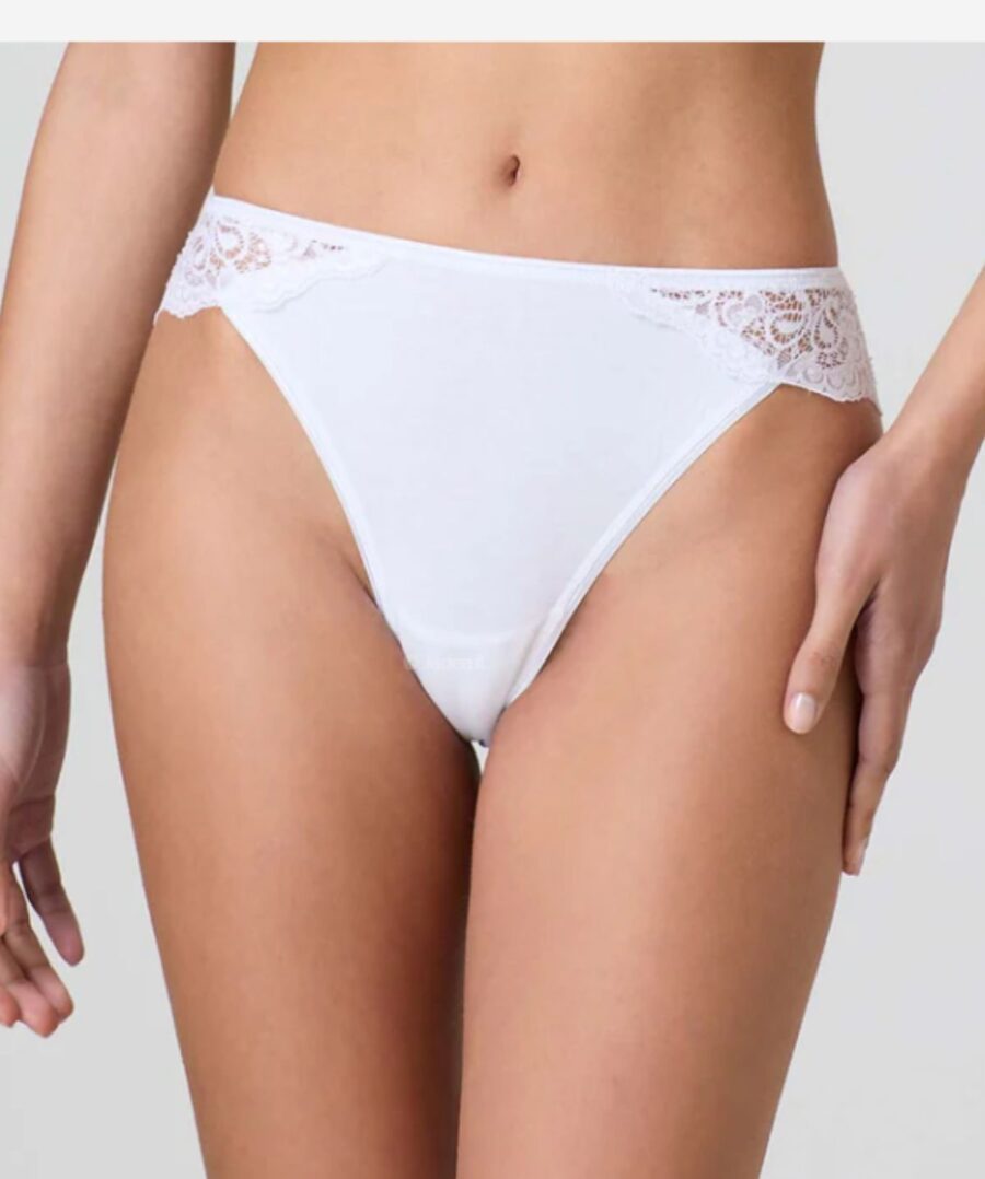 תחתוני כותנה וגיזרת מודל אלסטי עם תחרה בגב