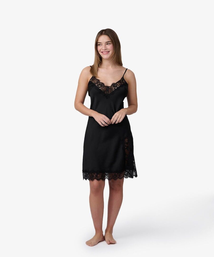 כותונת סאטן בשילוב תחרה